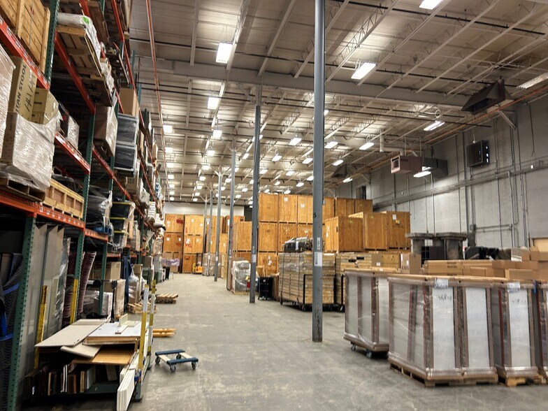 More Photos Of 120 Moffitt St, Stratford Warehouse For Lease