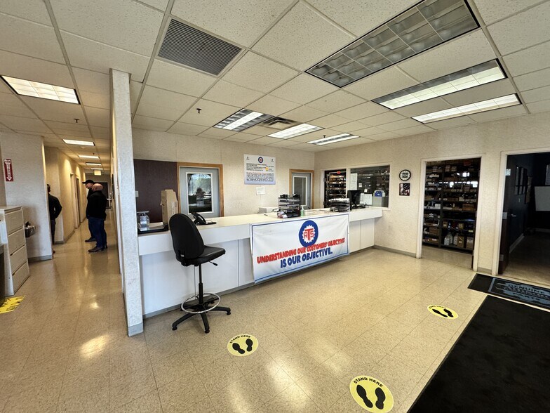 More Photos Of 450 N Enterprise Blvd, Lebanon Warehouse For Sale