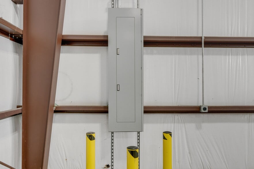 More Photos Of 8110 Parkside Ave, Baytown Warehouse For Sale