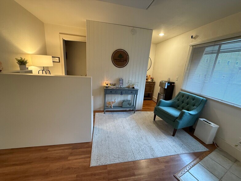 More Photos Of 18516 101st Ave NE, Bothell Loft Creative Space For Lease