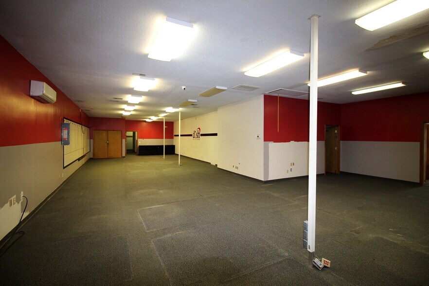 More Photos Of 2509 W 2nd St, Marion Office For Sale