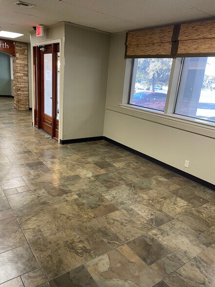 More Photos Of 16302 San Pedro Ave, San Antonio Veterinarian Kennel For Lease