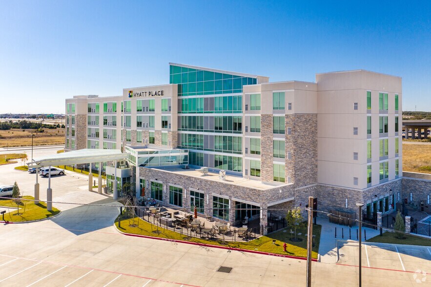 Primary Photo Of 1315 E New Hope Dr, Cedar Park Hotel For Sale