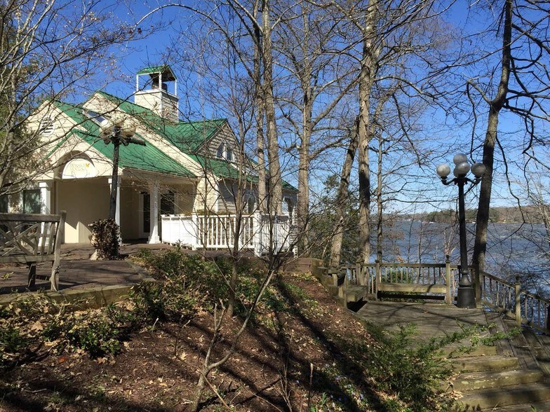 More Photos Of 14700-14702 Village Square Pl, Midlothian Office For Lease