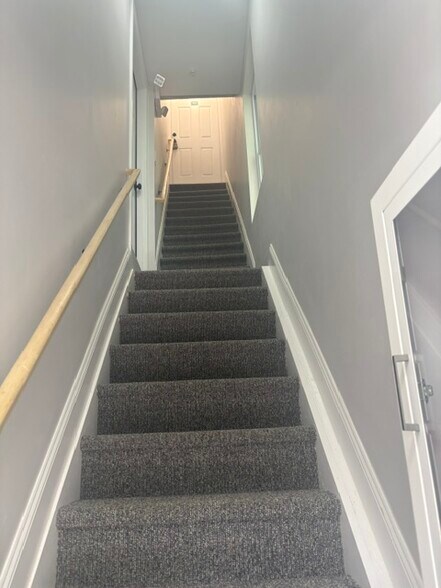 More Photos Of 19-25 Vineyard Ave, Highland Apartments For Sale