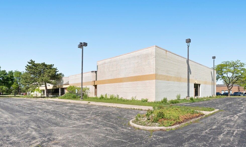 More Photos Of 30 W Phillip Rd, Vernon Hills Freestanding For Sale