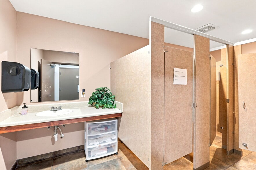 More Photos Of 3075 N Goldenrod Rd, Winter Park Religious Facility For Sale
