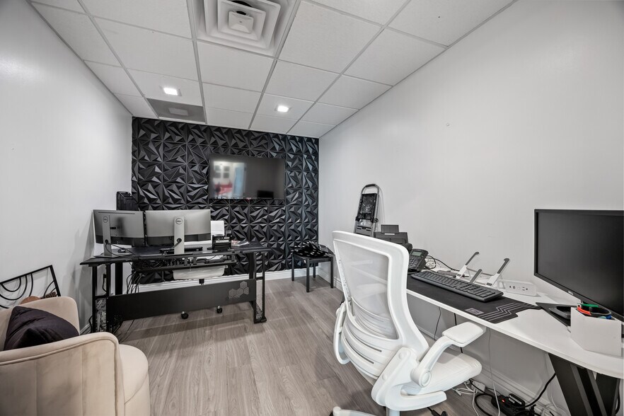 More Photos Of 8255 Wickham Rd, Melbourne Office For Lease