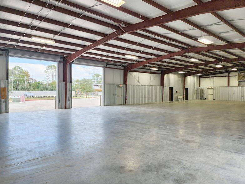 More Photos Of 1261 Butler Rd, League City Warehouse For Lease