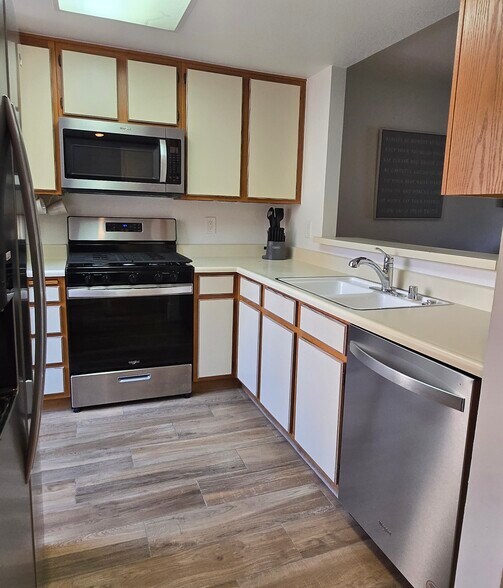More Photos Of 42995 Park Pl, Palm Desert Apartments For Sale