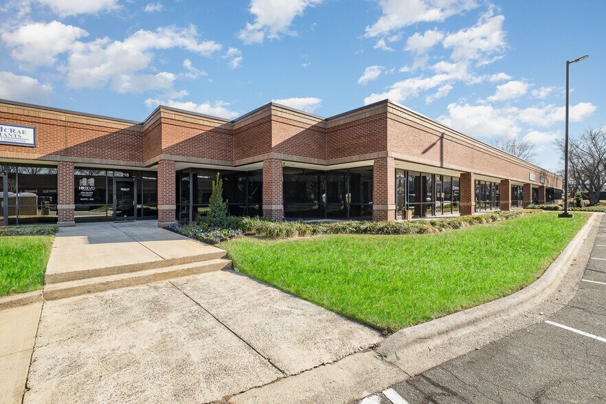 More Photos Of 1805 Sardis Rd N, Charlotte Unknown For Lease