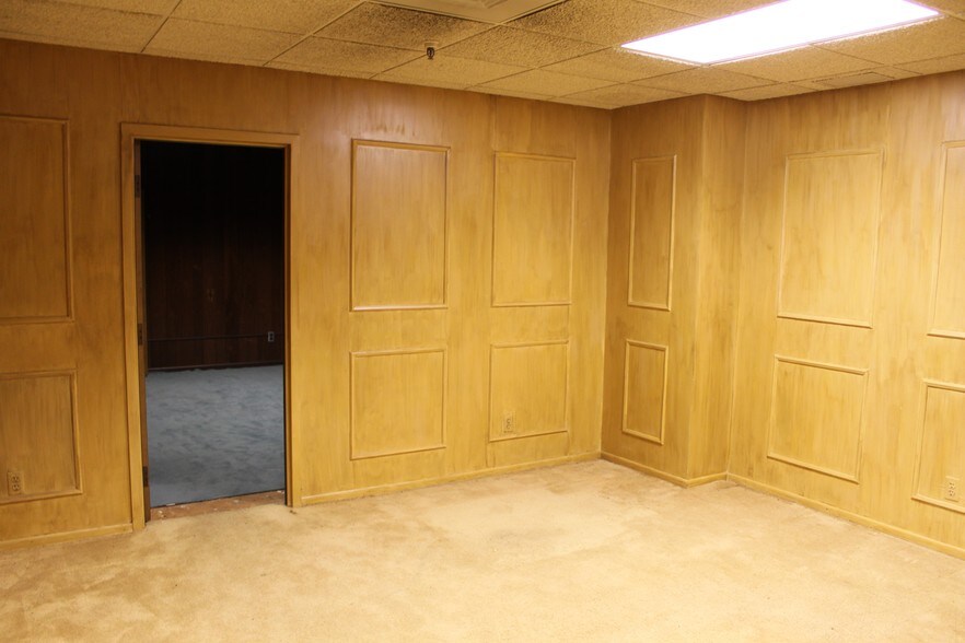 More Photos Of 207 SW Adams St, Peoria Office For Sale