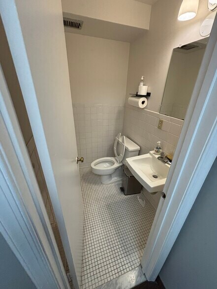 More Photos Of 4248-4250 Chain Bridge Rd, Fairfax Medical For Lease