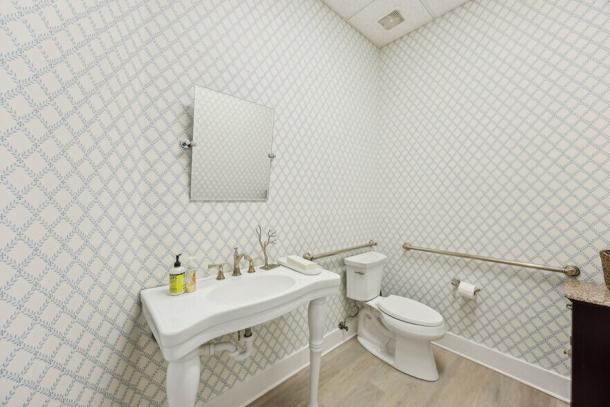 More Photos Of 961687 Gateway Blvd, Fernandina Beach Medical For Sale