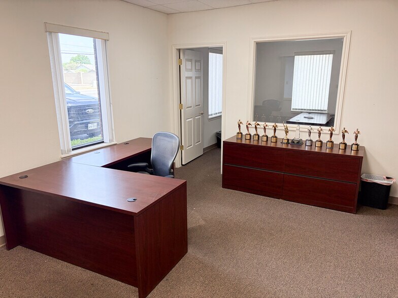 More Photos Of 6603 Utica Ave, Lubbock Office For Lease
