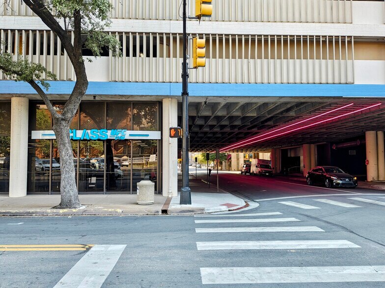 More Photos Of 500 Taylor St, Fort Worth Office For Lease