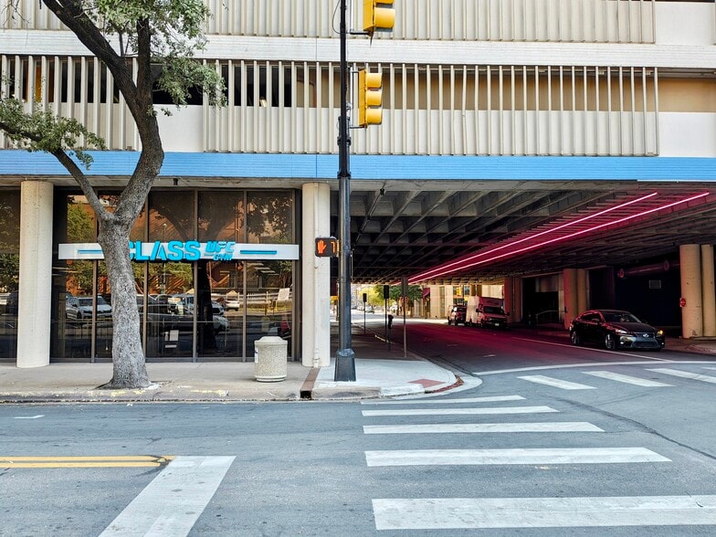 More Photos Of 500 Throckmorton St, Fort Worth Apartments For Lease