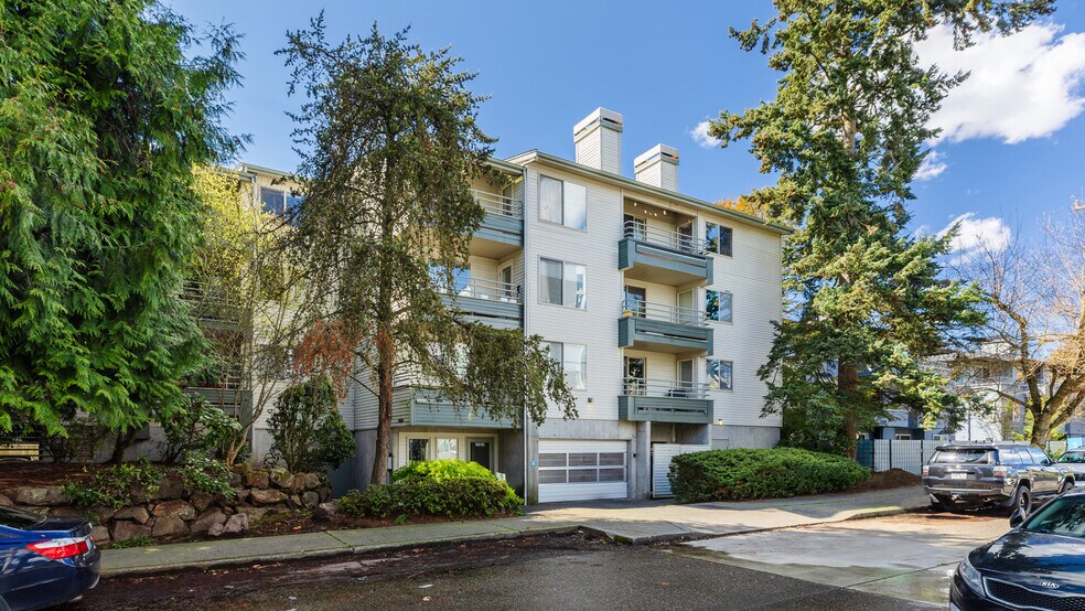 Primary Photo Of 9515 Interlake Ave, Seattle Apartments For Sale