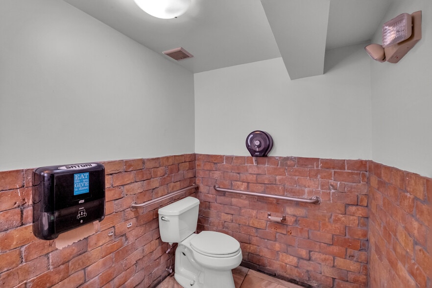 More Photos Of 646 Ne 79th St, Miami Restaurant For Sale