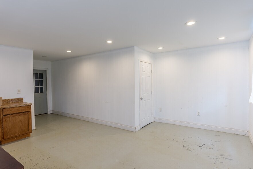 More Photos Of 159 Mitch Ave, Tuscumbia Self Storage For Lease