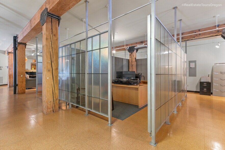 More Photos Of 1325 NW Flanders St, Portland Office For Sale