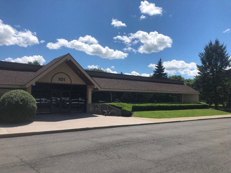 More Photos Of 101 Old Cove Rd, Liverpool Office For Lease