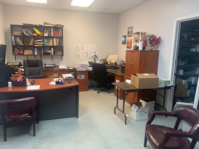 More Photos Of 18700 US Highway 59, New Caney Warehouse For Lease