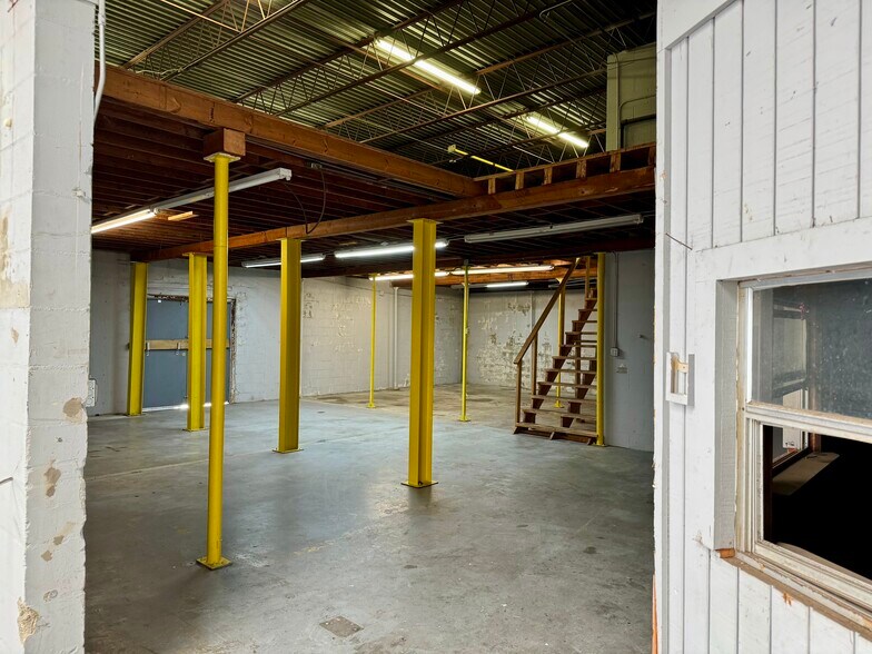 More Photos Of 2403 E 4th Ave, Tampa Warehouse For Lease