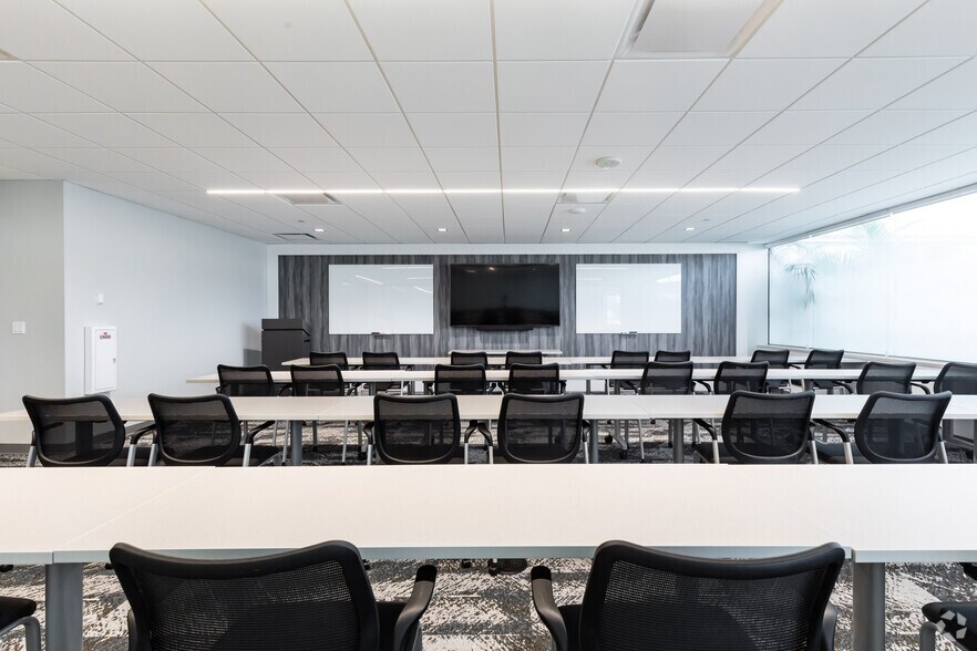 More Photos Of 1 Mid America Plz, Oakbrook Terrace Coworking Space