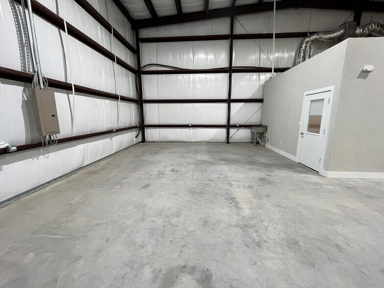 More Photos Of 1922 Choate Pky, Celina Warehouse For Lease