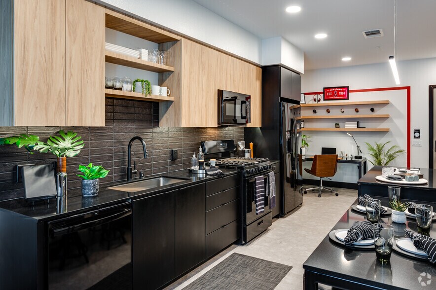 More Photos Of 1912 S Jacaranda St, Anaheim Apartments For Lease