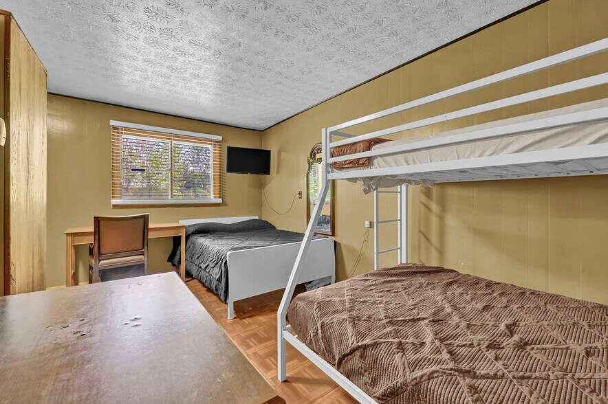 More Photos Of 44077 Oberlin Elyria Rd, Oberlin Hotel For Sale
