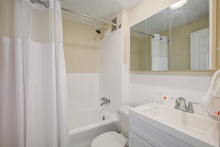 More Photos Of 1616 16th St NW, Washington Apartments For Sale