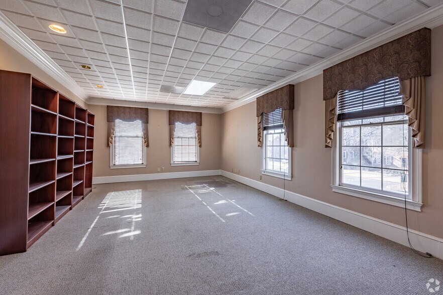 More Photos Of 600 Village Trace NE, Marietta Loft Creative Space For Lease