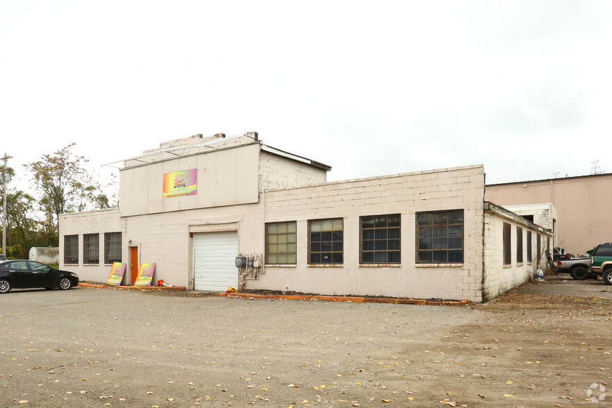 Primary Photo Of G4070 S Dort Hwy, Burton Warehouse For Lease