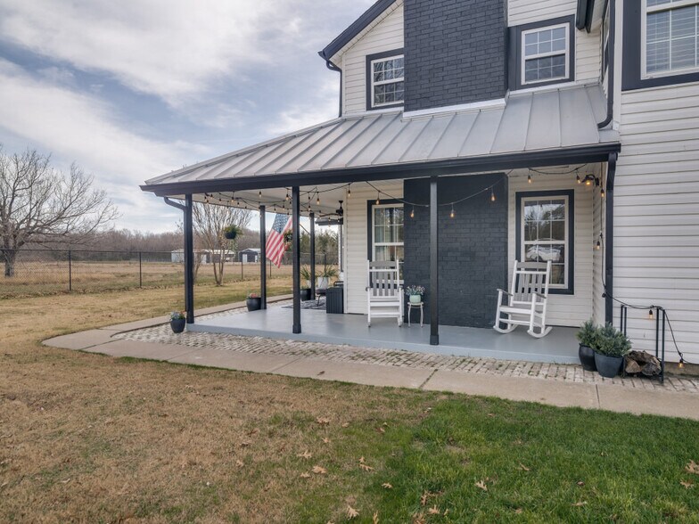 More Photos Of 1840 County Road 4309 N, Greenville Flex For Sale