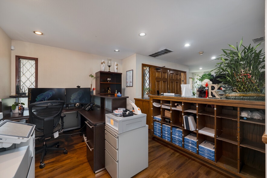 More Photos Of 635 W Foothill Blvd, Monrovia Loft Creative Space For Sale