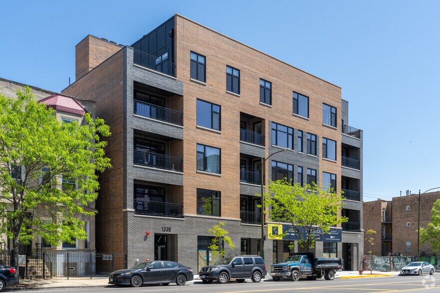 More Photos Of 1335 N Western Ave, Chicago Apartments For Sale