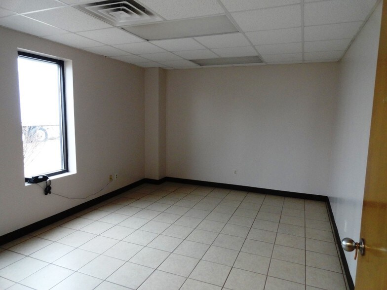 More Photos Of 7685 Fishel Dr N, Dublin Warehouse For Lease