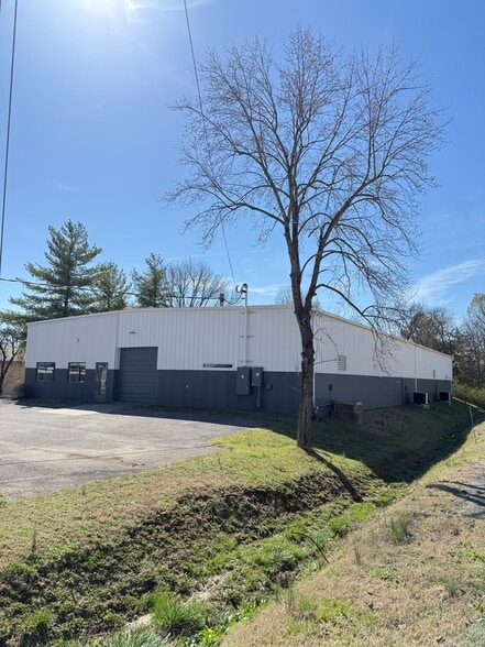 More Photos Of 209 Century Ct, Franklin Distribution For Lease