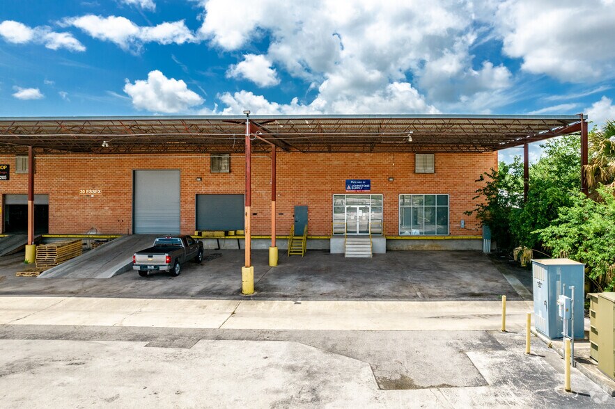 More Photos Of 30 Essex St, San Antonio Warehouse For Lease