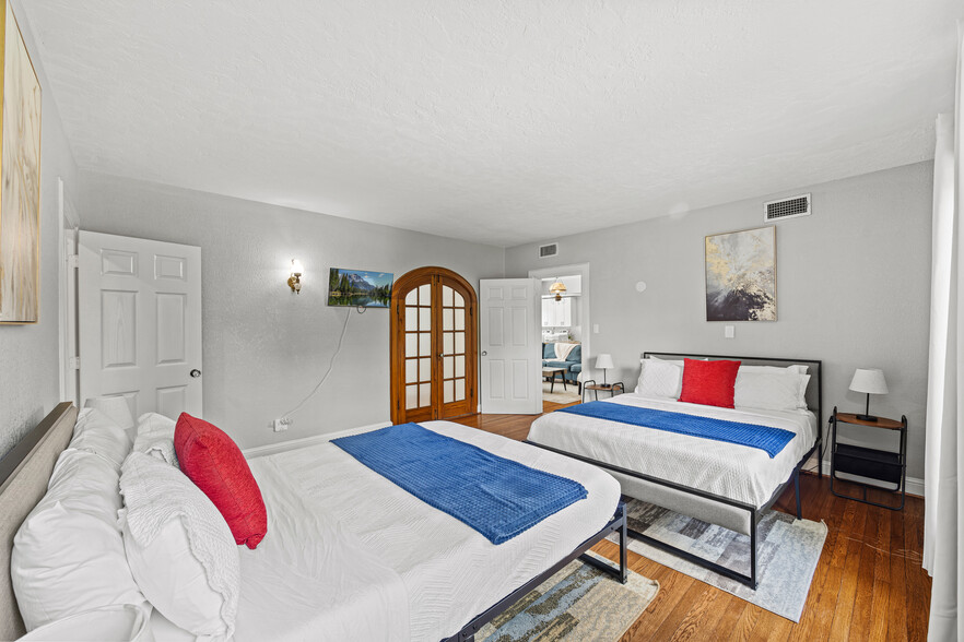 More Photos Of 2512 Calumet St, Houston Apartments For Sale