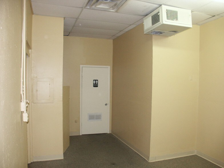 More Photos Of 3515-3559 W Northern Ave, Phoenix General Retail For Lease