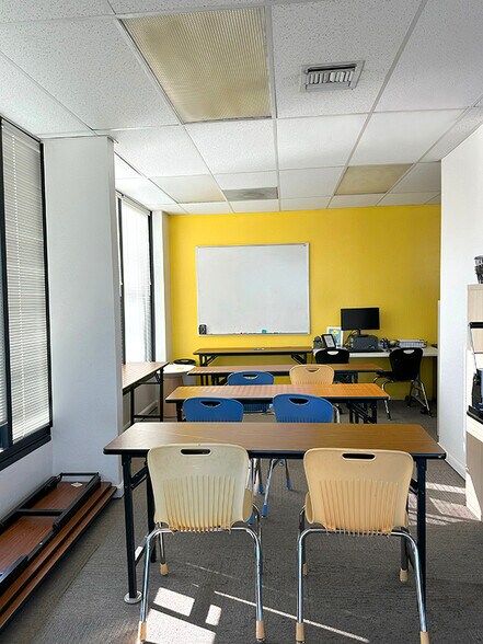 More Photos Of 1120-1122 Crane St, Menlo Park Office For Sale