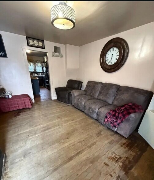 More Photos Of 599 N School St, Braidwood Apartments For Sale