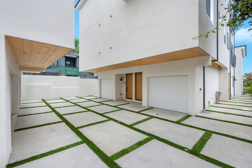 More Photos Of 726 Robinson St, Los Angeles Apartments For Sale