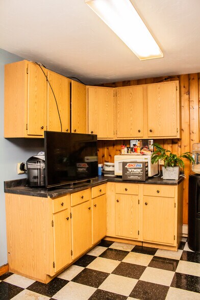 More Photos Of 8 Englewood St, Webster Auto Repair For Sale