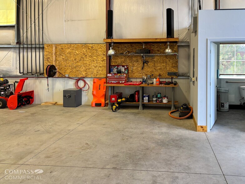 More Photos Of 63075 Crusher Ave, Bend Manufacturing For Sale