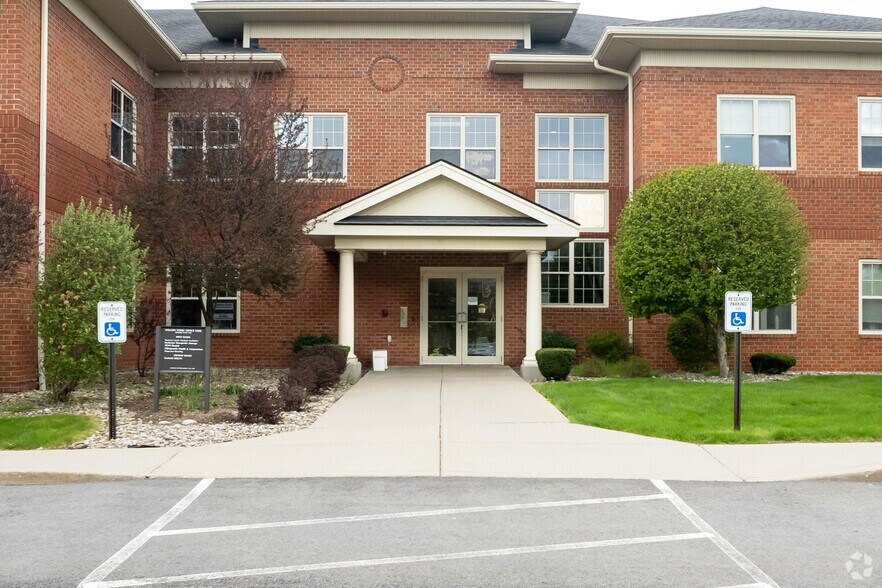 More Photos Of 21 Willow Pond Way, Penfield Office For Lease
