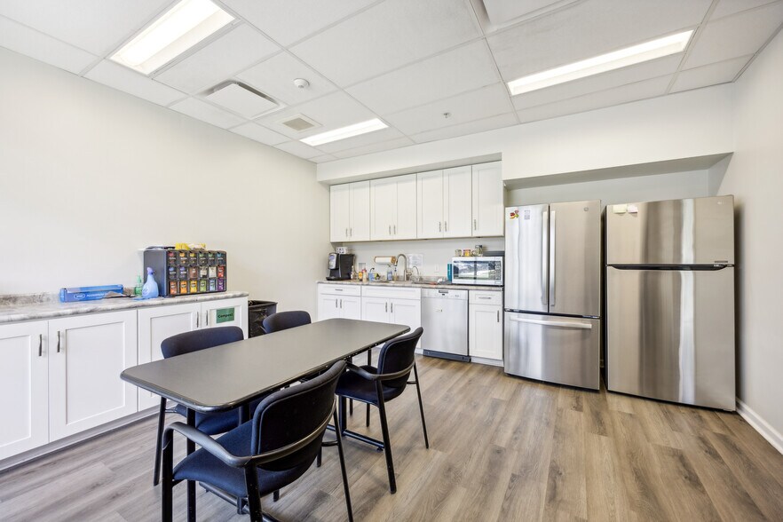 More Photos Of 10245-10255 Old Columbia Rd, Columbia Office For Sale